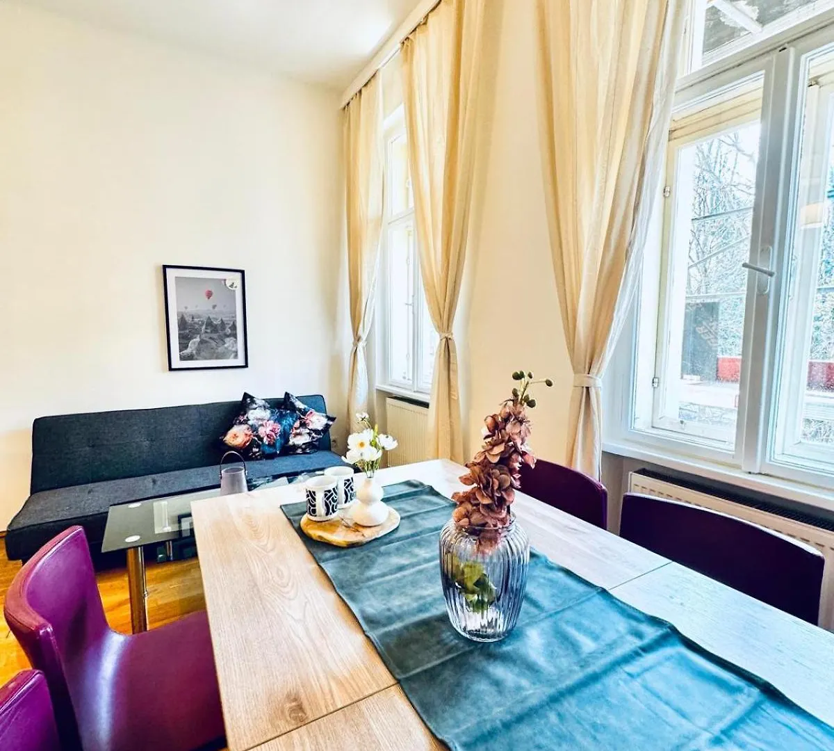 2Br Apartment For 6 People, Only 17 Minute Walk To Schoenbrunn Viyana 0*,  Avusturya