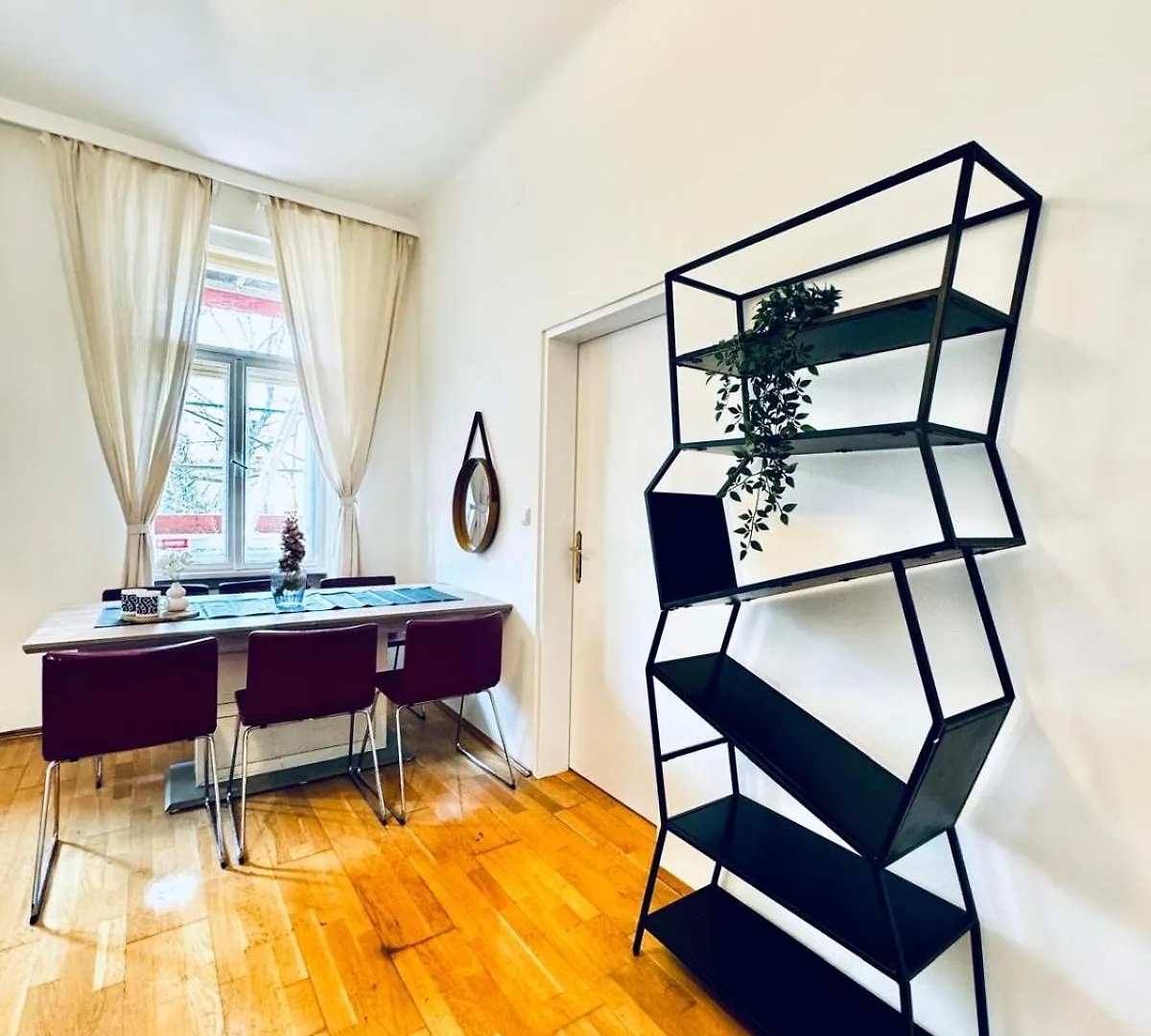 2Br Apartment For 6 People, Only 17 Minute Walk To Schoenbrunn Viyana
