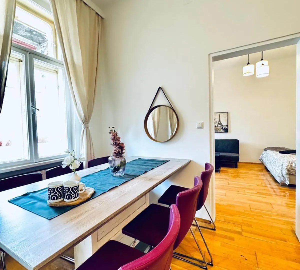 2Br Apartment For 6 People, Only 17 Minute Walk To Schoenbrunn Viyana