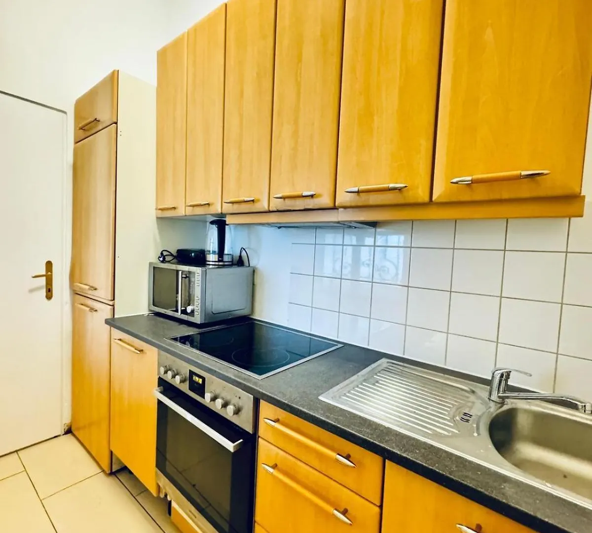 2Br Apartment For 6 People, Only 17 Minute Walk To Schoenbrunn Viyana