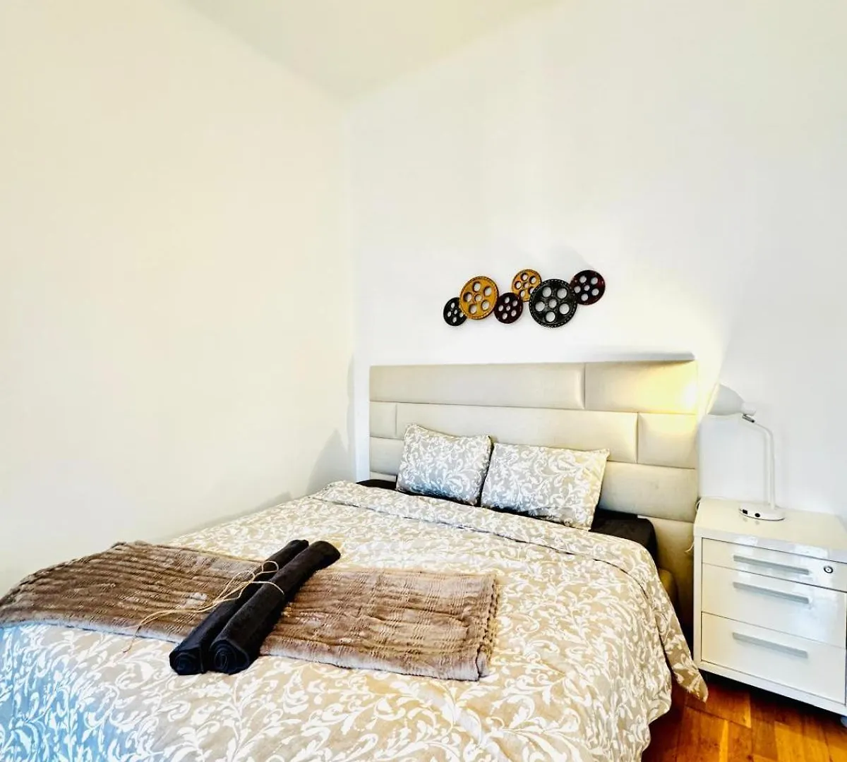 2Br Apartment For 6 People, Only 17 Minute Walk To Schoenbrunn Viyana Avusturya