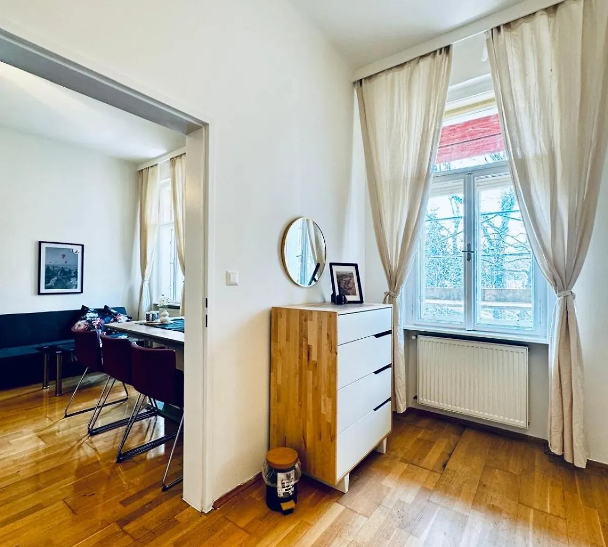 2Br Apartment For 6 People, Only 17 Minute Walk To Schoenbrunn Viyana