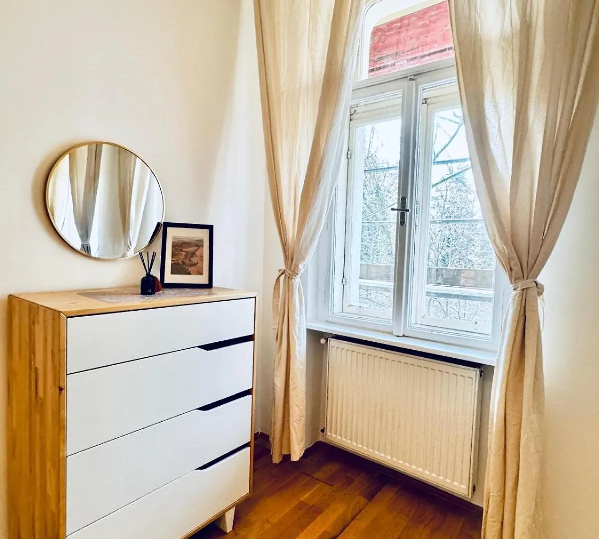2Br Apartment For 6 People, Only 17 Minute Walk To Schoenbrunn Viena