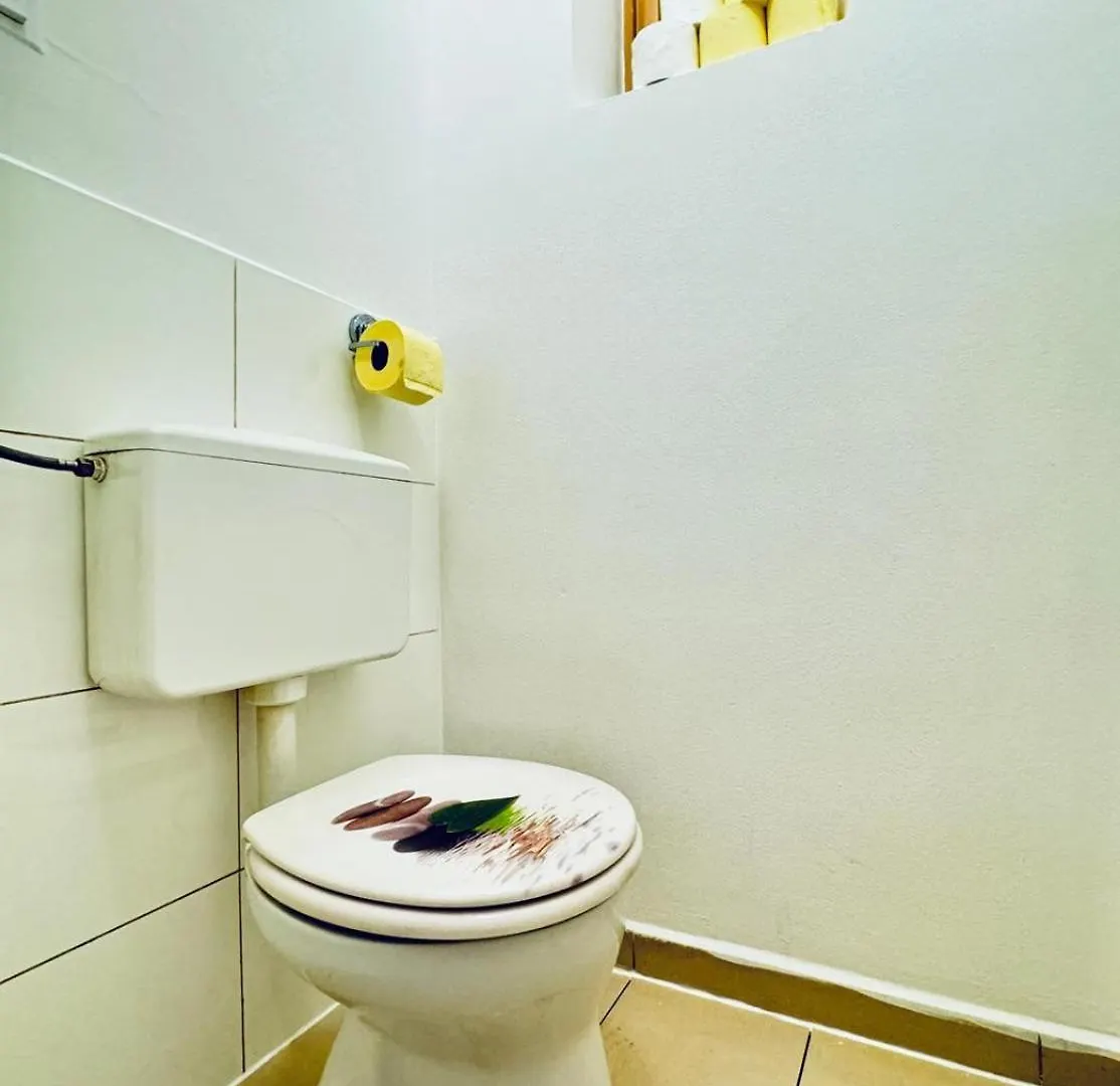 2Br Apartment For 6 People, Only 17 Minute Walk To Schoenbrunn Viena 0*,  Áustria